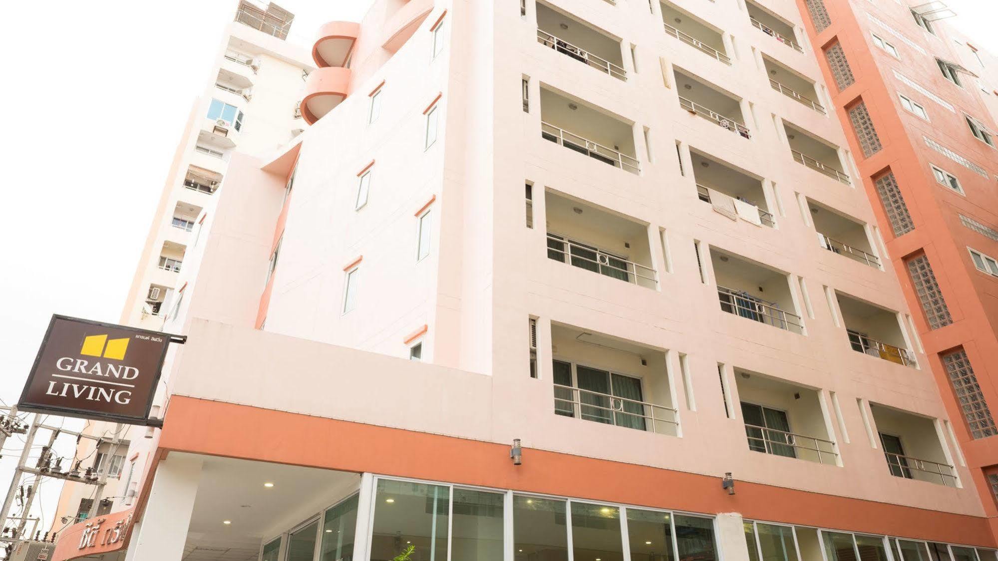 Grand Living Residence Chiang Mai Exterior photo